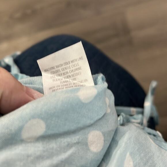 Francesca’s Blue and White Polka Dot Strappy Babydoll Top Size Medium - Picture 7 of 8